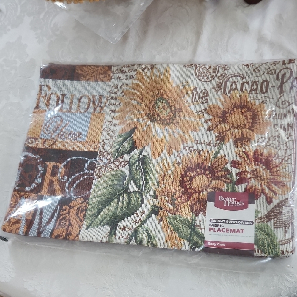 Better Homes and Gardens Sunflowers Placemats Set of 4 NWT